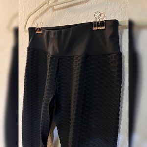 ViCherub Booty Poppin’ Scrunch Butt, Textured Black Leggings